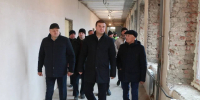 Виталий Хоценко остался недоволен темпами капитального ремонта двух омских школ - Газета К новым рубежам