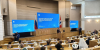 Виталий Хоценко выступает с ежегодным посланием региональному парламенту о положении дел в Омской области - Газета К новым рубежам